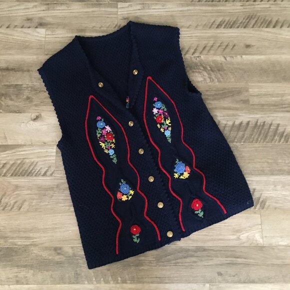 Hand Knit Cottagecore Wool Knit Floral Vest - Picture 11 of 14